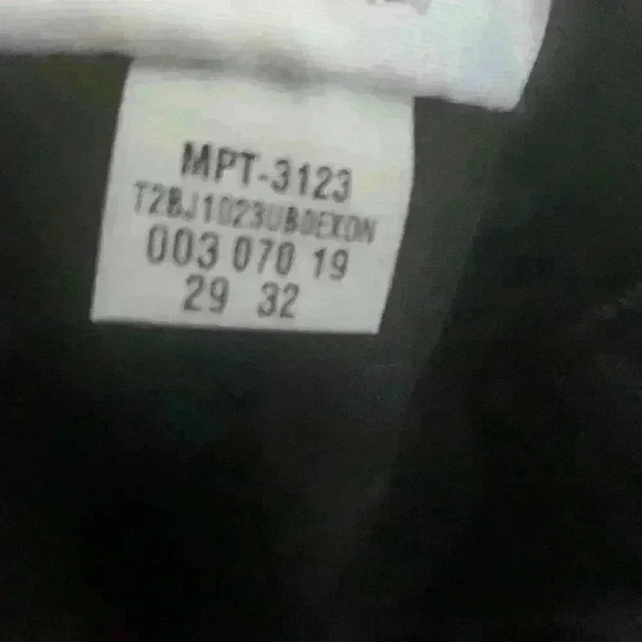 GUESS mens Lincoln slim straight black jeans size  29. Never worn. - Picture 7 of 7